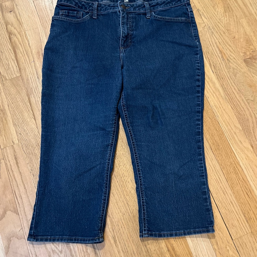 Women's Size 16 "Riders Lee" Dark Blue Mid-rise Capri Jeans GUC LEE RIDERS ❤️